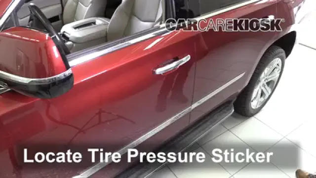 2016 Cadillac Escalade ESV Luxury 6.2L V8 FlexFuel Pneus et roues Vérifier la pression des pneus